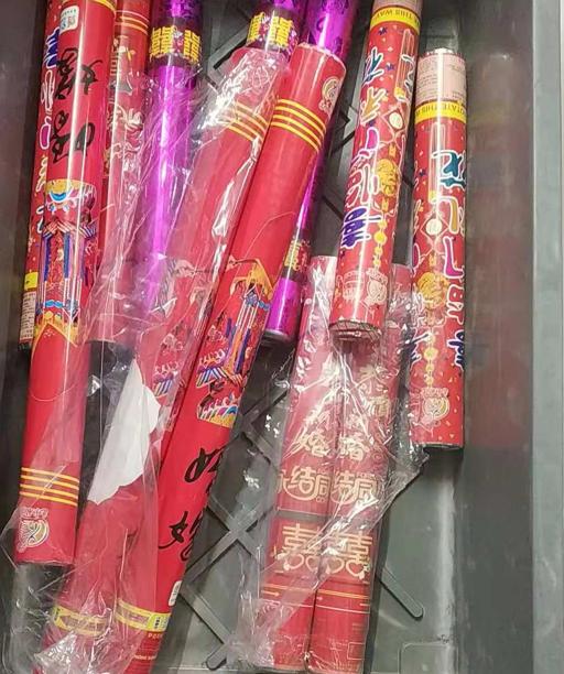 白云机场 烟花爆竹虽绚丽,携带乘机要说不